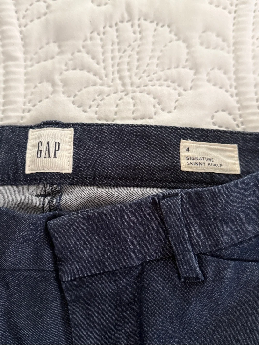 GAP Women's Skinny Jeans in Dark Blue - Picture 2 of 4